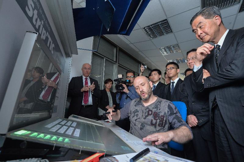 The Chief Executive, Mr C Y Leung (first right); the Secretary for Transport and Housing, Professor Anthony Cheung Bing-leung (second right); and Hong Kong student delegates visit the Human Machine Interface laboratory at Ecole Nationale de l'Aviation Civile (National School of Civil Aviation) in Toulouse, France, today (June 7, Toulouse time).